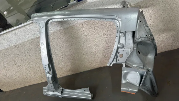 LATERAL ESQUERDA FIAT MOBI