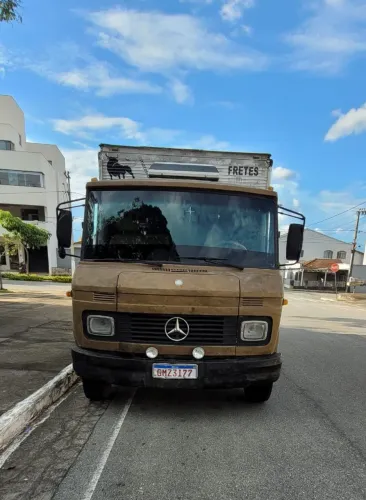 Mercedes-Benz 608 Baú