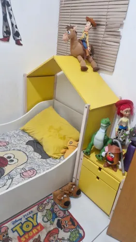 Cama cabeça de batata com criado