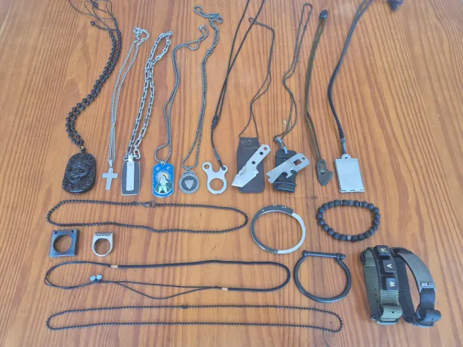 Coleção de acessórios, colares, braceletes e anéis s