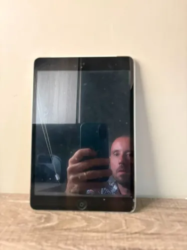 iPad Mini Tela 7.9" Space Gray / Prata