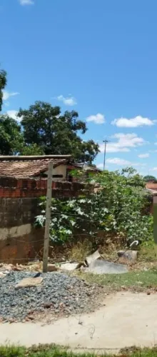 Lote 240 m²..Área central de Montes Claros/Aceita financiamento..