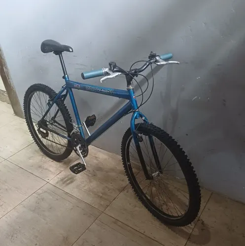 Vendo Duas Bicicletas aro 26 por 400,00. Pra sair rápido.