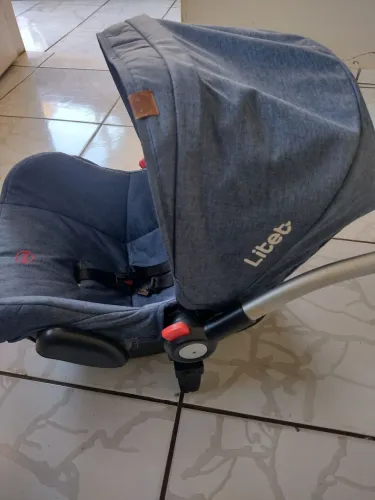 Vendo bebê conforto em boas condições de uso