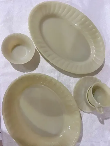 Conjunto de louças Vintage Colorex de vidro opalino.
