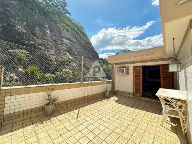 Cobertura Duplex 219m² | 3 Quartos (1 Suíte) | 2 Vagas | Vista Verde | Rua Tranquila no Le