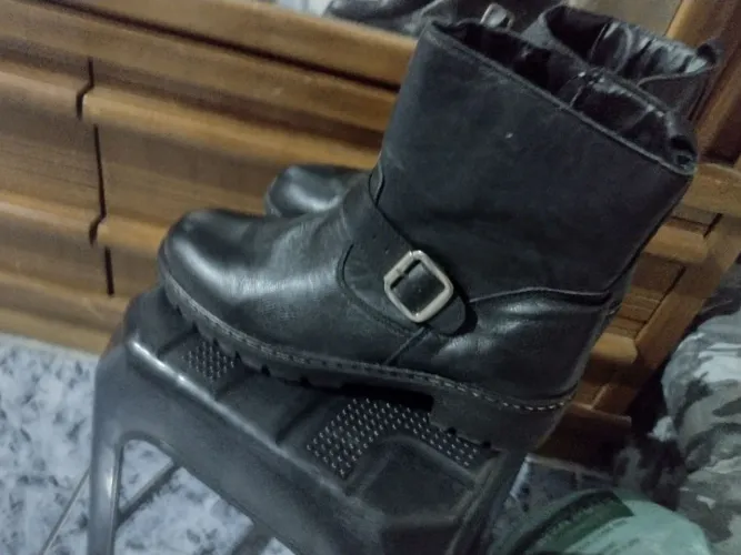 Bota couro legítimo tamanho 39