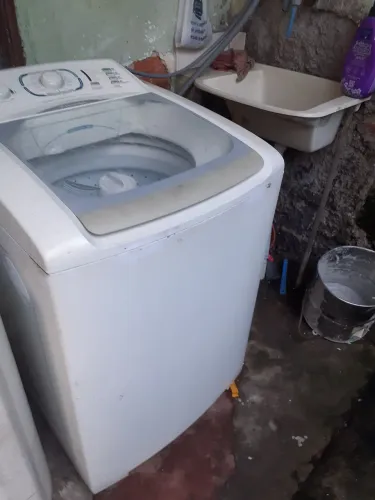 Máquina de lavar Electrolux 15 kilos turbo funcionando perfeitamente estou vendendo pois c