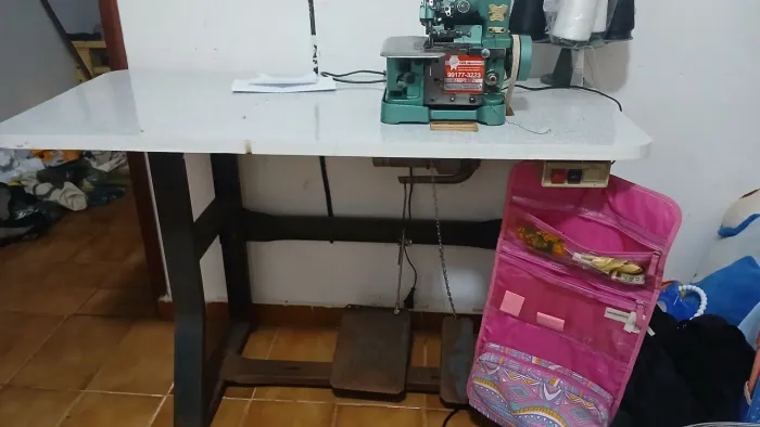 Maquina de costura overlock