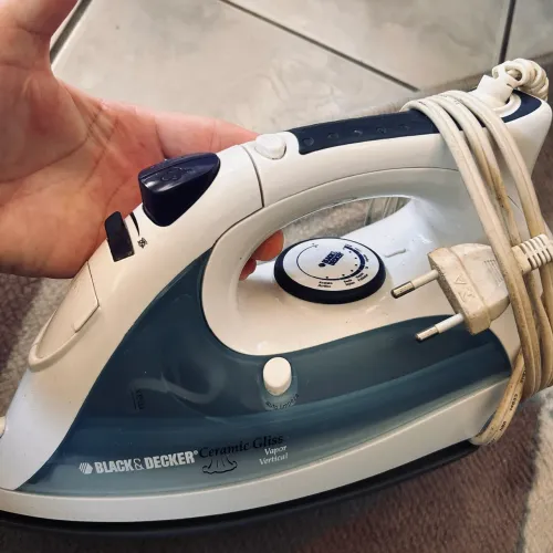 ferro de passar roupa a vapor Black & Decker Ceramic Gliss.