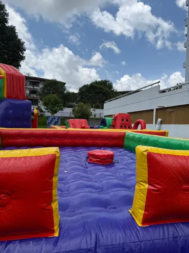 Brinquedo inflável 2 em 1 novo