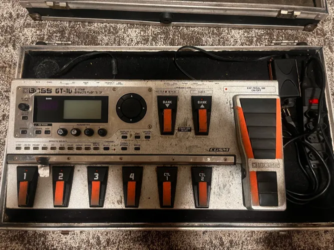 Pedaleira Boss GT10