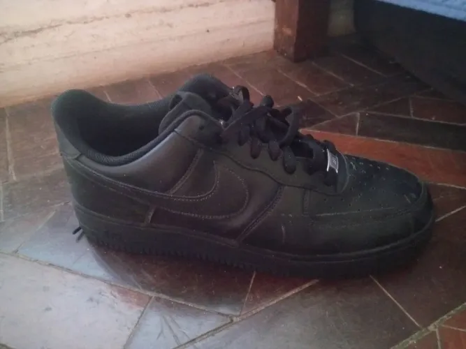 1 Tênis (46)Nike Air (lado direito) 