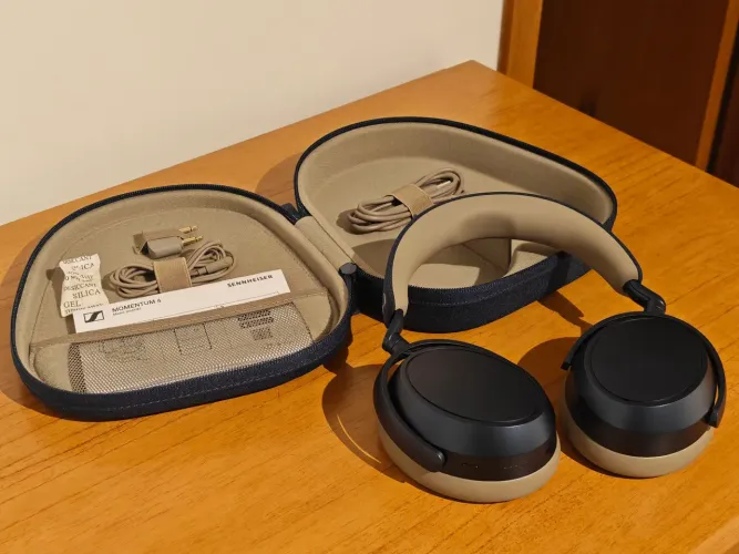 Sennheiser Momentum 4 em estado de novo (cor azul)