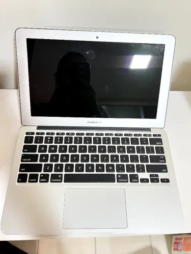 MacBook Air 11'' Apple A1465- MUITO CONSERVADO