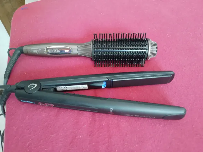 Prancha e escova pra cabelo seco