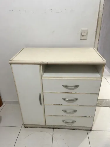 Cômoda branca 4 gavetas 1 porta madeira