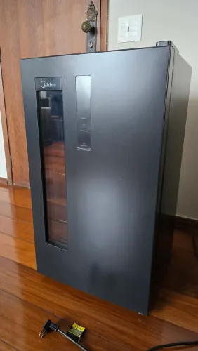 Cervejeira Frost Free 82 Litros Preta Midea