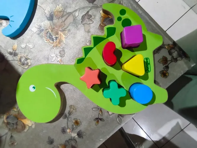 Brinquedo educativo de madeira 