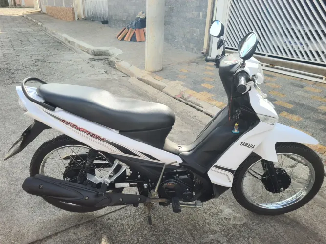 Moto econômica Yamaha