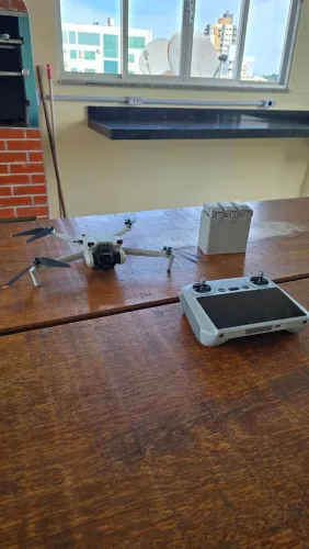 Drone DJI Mini 3 flymore combo com tela