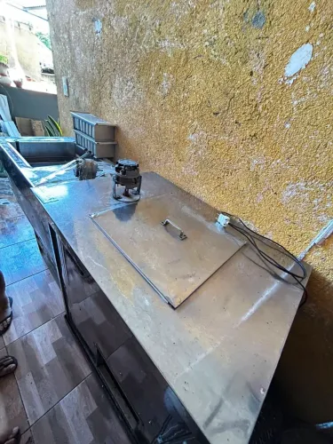 Duas máquinas para fabricação de picolés (leia o anúncio)