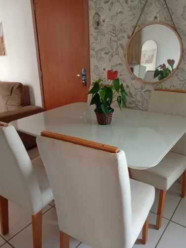 Mesa de 4 cadeiras usada