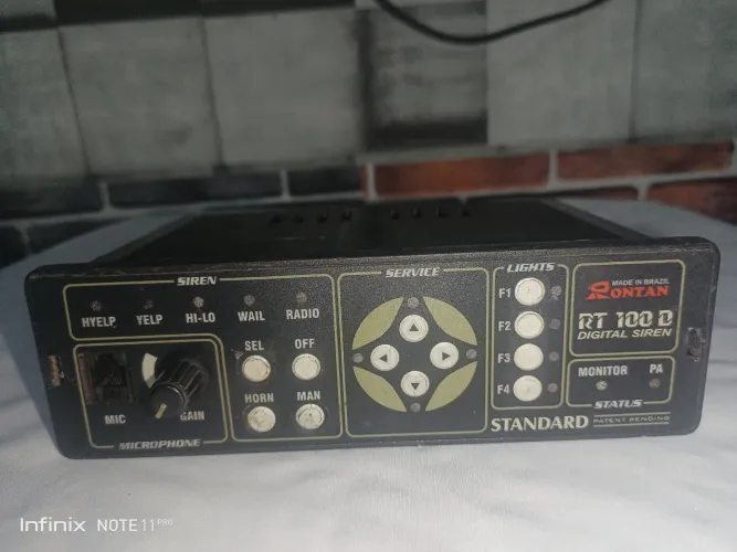 módulo amplificador de sirene digital e controle de luzes Rontan RT100D.