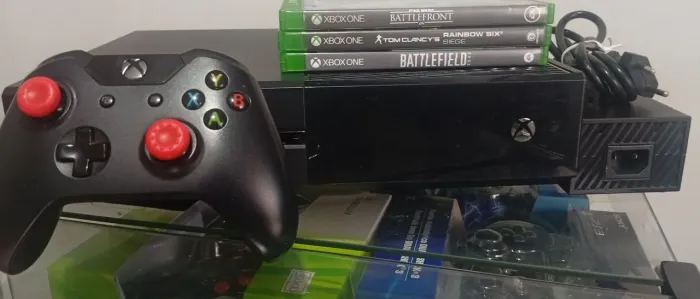 Xbox one FAT fosco com 1 controle e 3 jogos ,leitor pouco usado,usava mais game pass