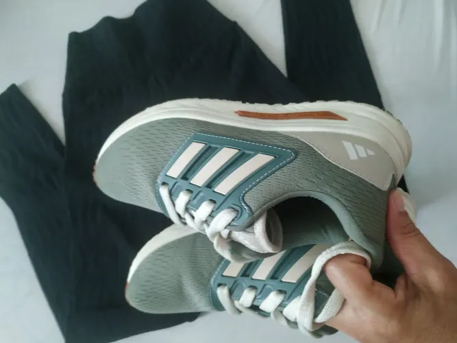 Tênis Adidas primeira linha verde/bege N36 + Calça Preta DLE Malha grossa modela o corpo