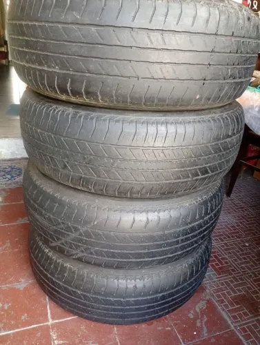 Vendo Pneus 265 × 65 R17Bridgestone 