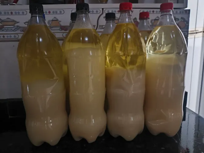 Banha 50,00 garrafa 2 lts e linguiça caipira 39.90 kilos pacote direto da roça