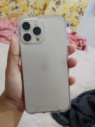 iPhone 13 Pro Max dourado