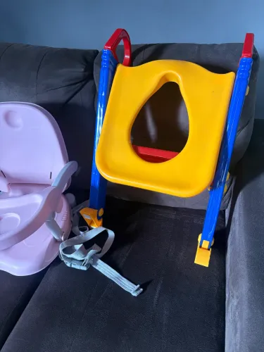 Cadeirinha de alimentação + Redutor assento sanitário infantil