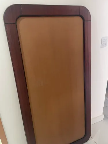 Linda moldura de madeira para espelho