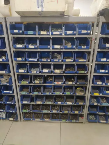 Estante para parafusos