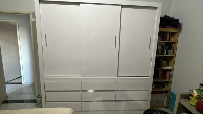 Vendo Guarda-roupa novo