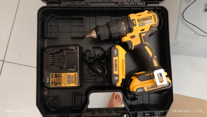 Kit parafusadeira e furadeira de impacto profissional.