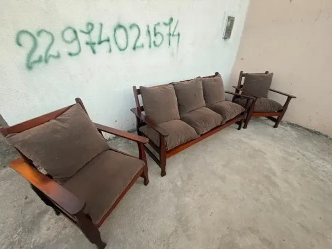 vendo jogo de sofa de madeira