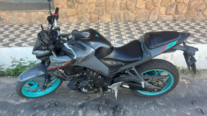 MT-03 ABS Cinza com Verde