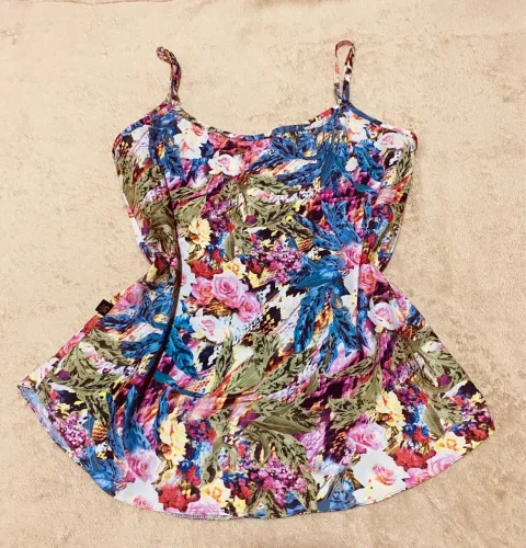 Blusa floral tamanho P valor 15,00