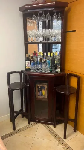 Bar de Madeira c/ banco - Uma relíquia!