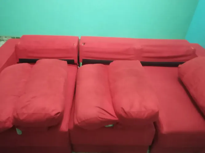 SOFÁ VERMELHO ELEGANTE