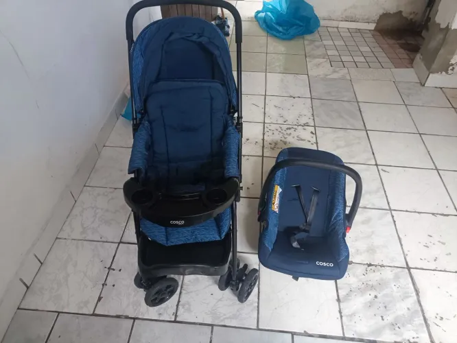 Carrinho e bebê conforto