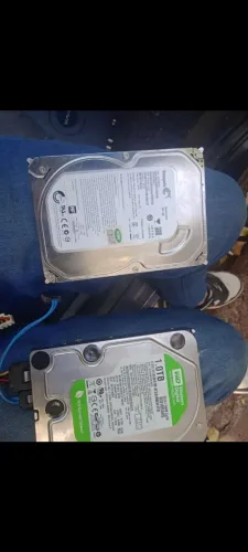 Vende-se 2 HDs RS200,00