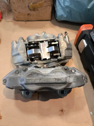 Par de pinças de freio Hilux 2020