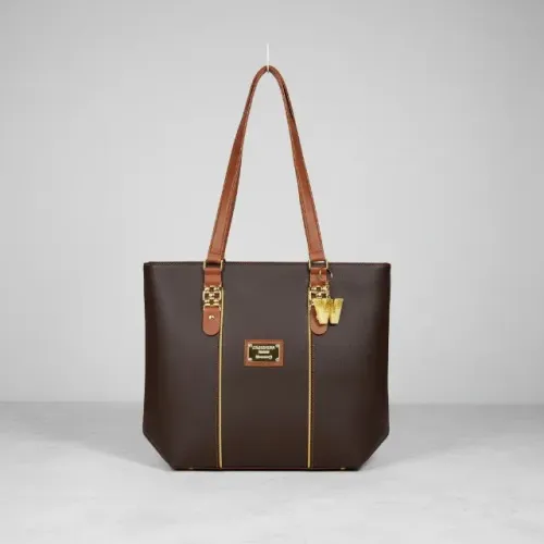 Conjunto bolsa feminina grande e chaveiro em letra de resina personalizado.