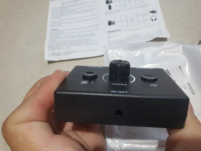 Comutador divisor de audio bidirecional 1 fonte = 2 saídas