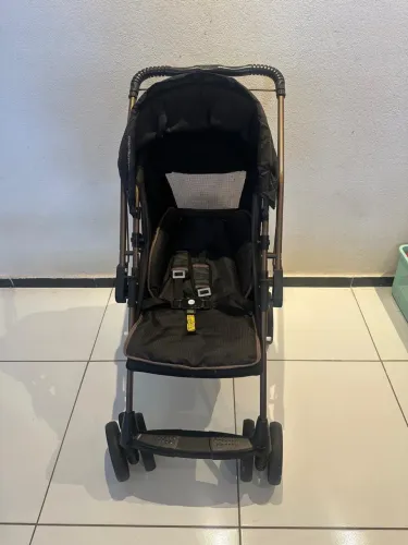 Carrinho de bebê e bebê conforto 