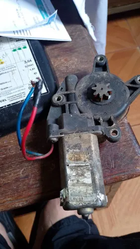 Vendo máquina do vidro elétrico da porta esquerda do Fiat uno 94..